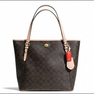 Coach Signature F28365 contrast trim tote purse.